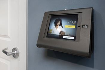 24-Hour access package room